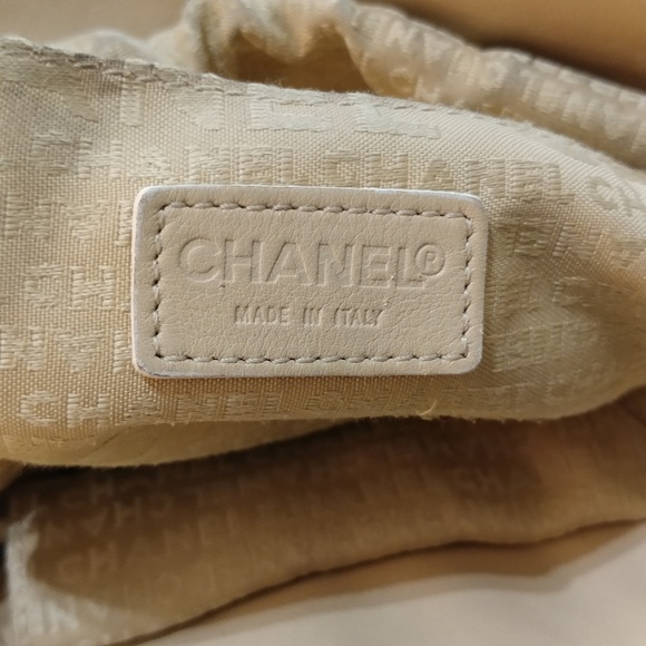 Chanel Square Stitch Tassel Hobo - Picture 7 of 8